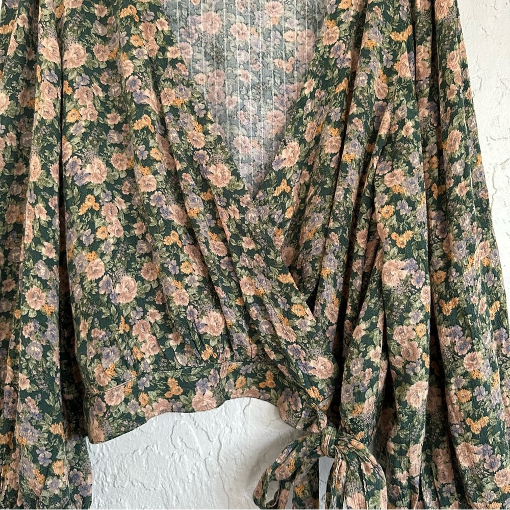 AMERICAN EAGLE Women’s Size XL Floral Faux Wrap Top Bohemian - Picture 3 of 7